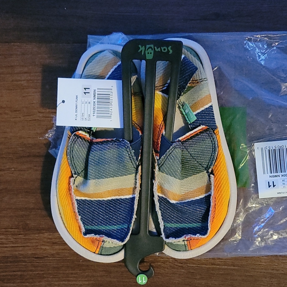 Sanuk boys shoes